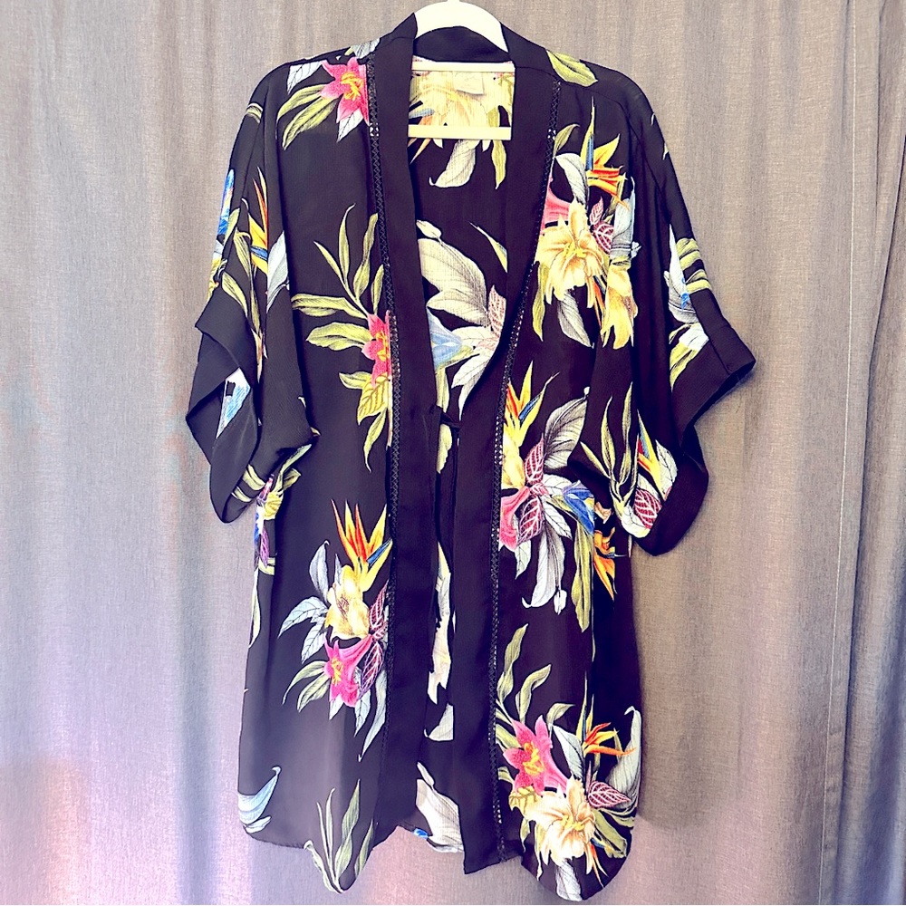 Kona Sol Black Floral Cover - size L/XL